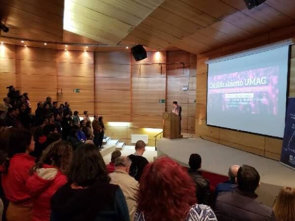 al_momento_de_dar_la_bienvenida_en_el_auditorio_ernesto_livacic_se_hizo_un_minuto_de_silencio_por_las_personas_muertas_en_medio_de_la_movilizacion