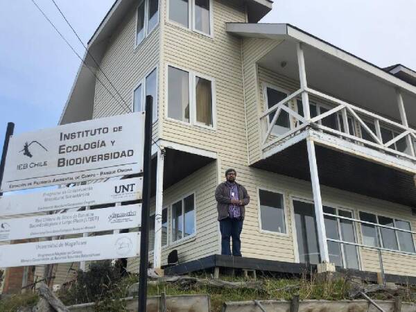 estacion_de_campo_programa_de_conservacion_biocultural_subantartica_en_la_foto_fabian_barrientos_director_hospital_williams