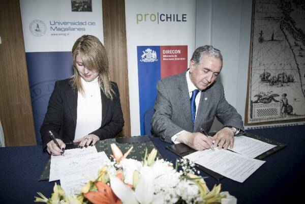 firma_convenio_prochile_umag