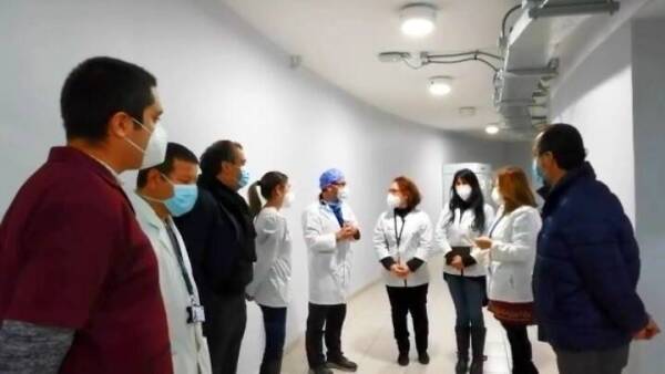 foto_web_visita_seremi_a_laboratorio