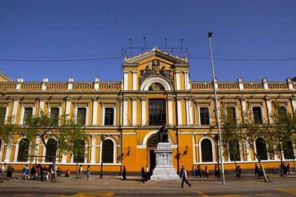 frontis-casa-central-universidad-de-chile