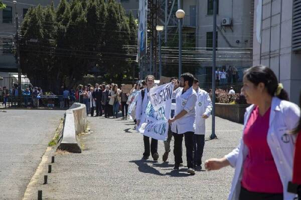 manifestacion-facultad-medicina-ufro_7