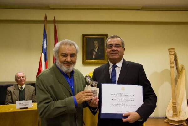 rector_alvaro_rojas_premio_0